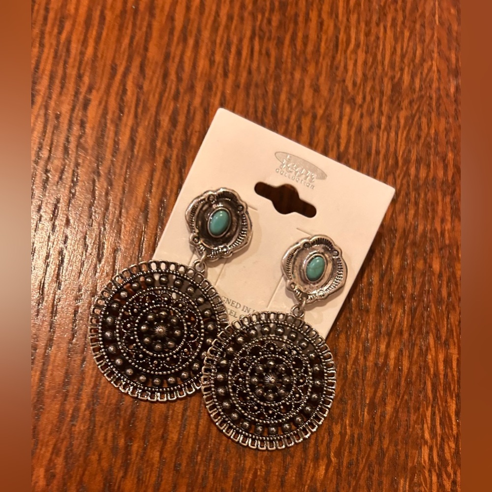 Elegant Silver and Red Circular Earrings with turquoise center - Picture 3 of 3